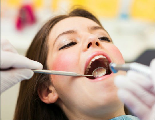 Urazy w jamie ustnej – przyczyny, objawy, leczenie