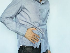 ból z prawej strony pod żebrami