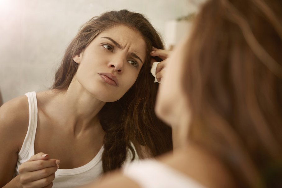 Trądzik hormonalny u kobiet – dlaczego dorosłe kobiety chorują na trądzik i jak mogą go leczyć?