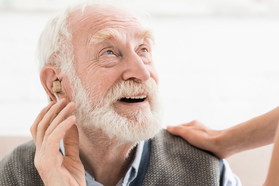 Niedosłuch – rodzaje, przyczyny, stopnie, leczenie ubytku słuchu