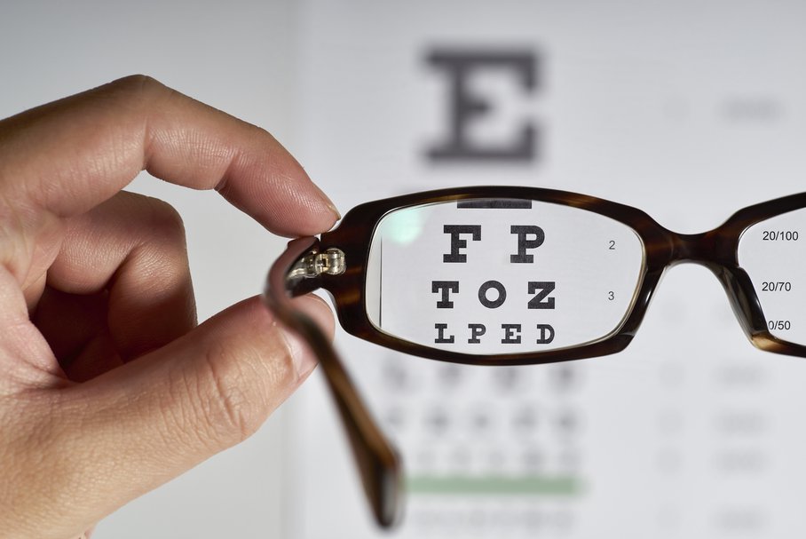 Akomodacja oka – na czym polega, zaburzenia akomodacji oka