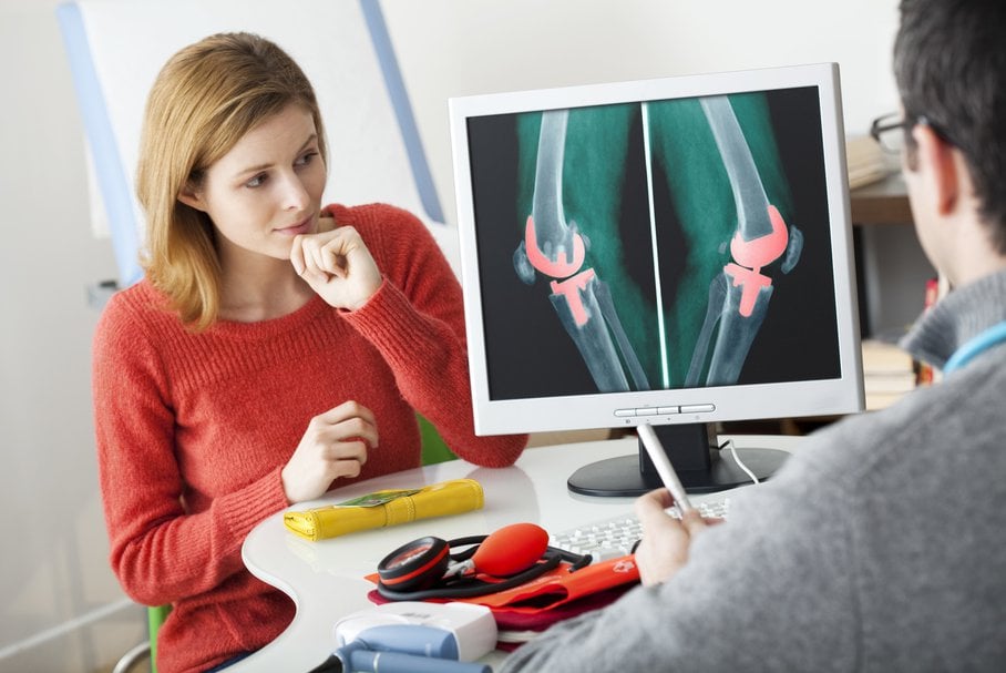 Endoproteza stawu kolanowego – wskazania, rodzaje, powikłania, rehabilitacja, zalecenia