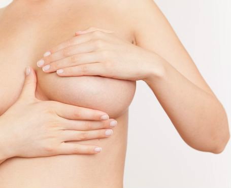 Masaż piersi – sposób na ból i obrzęk piersi w PMS, ciąży i w czasie karmienia