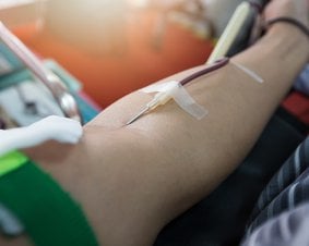 Transfuzja (przetaczanie) krwi – na czym polega, jak przebiega, ile trwa?