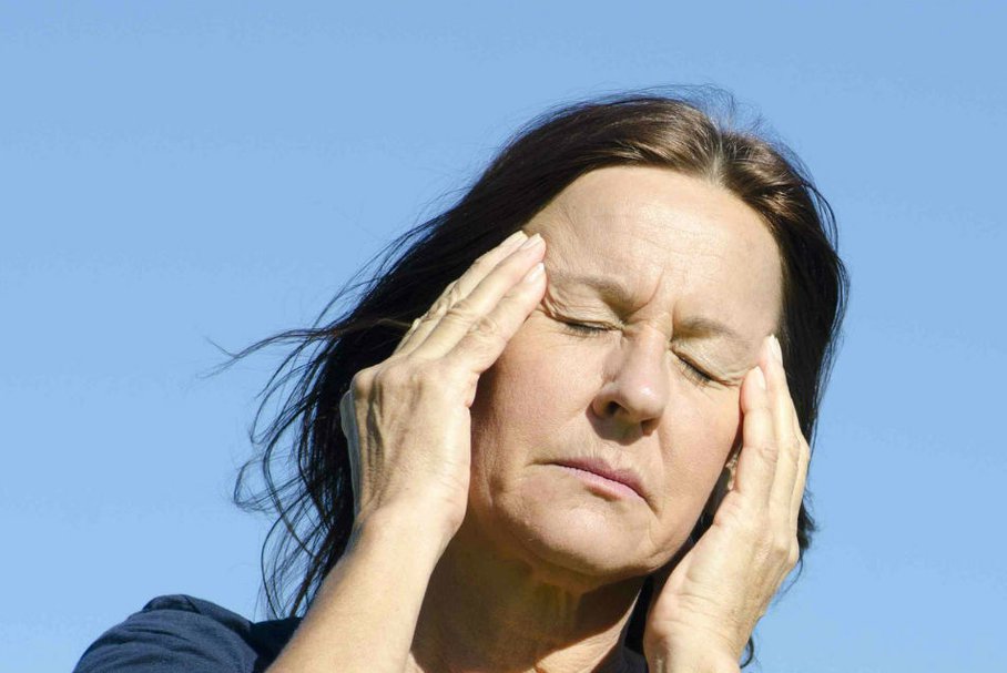Pulsowanie w głowie – jakie są przyczyny uczucia pulsowania w głowie?