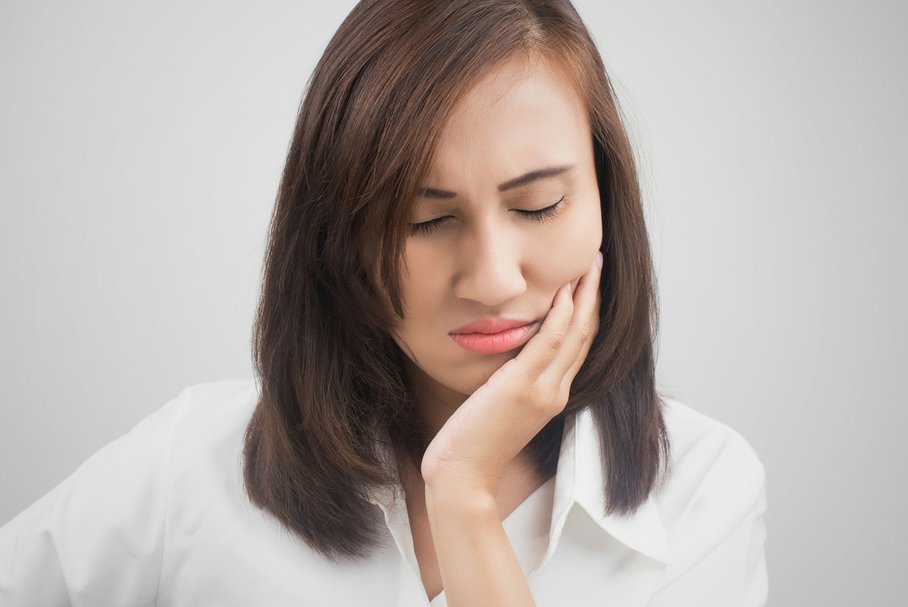 Ból w jamie ustnej – jakie są przyczyny i jak leczyć bolesne zmiany w jamie ustnej?
