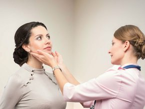Trądzik a hormony – schorzenia endokrynologiczne objawiające się trądzikiem hormonalnym