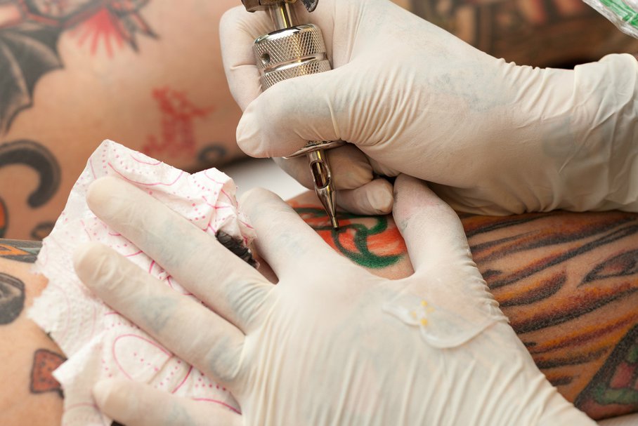 Kiedy tatuowanie może być niebezpieczne?