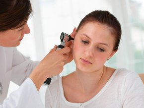 Zapalenie ucha środkowego – objawy i leczenie – ostre, przewlekłe – powikłania