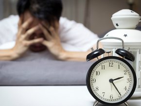 Płytki sen i problemy z zaśnięciem – o czym świadczą te zaburzenia snu?