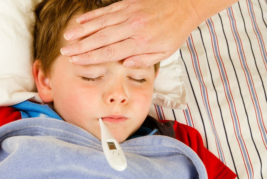 Objawy gorączki u dziecka – jak mierzyć i jak zbijać wysoką temperaturę?