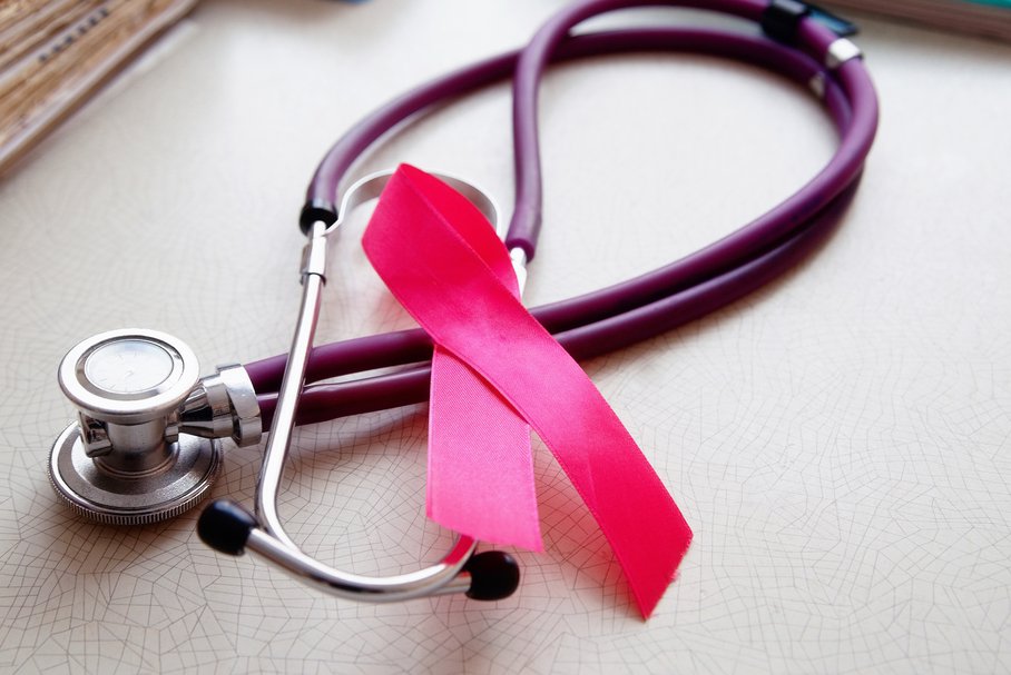 Guzek w piersi – łagodny i złośliwy – kiedy może oznaczać raka?
