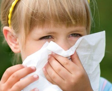Jak dbać o dziecko w okresie przeziębiania i grypy? Czy posyłać je do szkoły lub przedszkola?