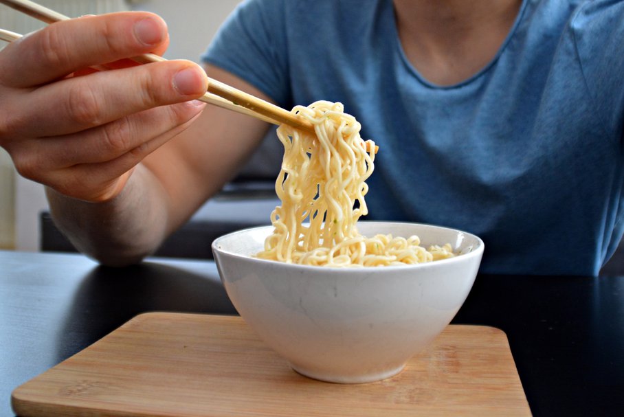 Zupki chińskie – czy są zdrowe? Ile kalorii ma zupka chińska?