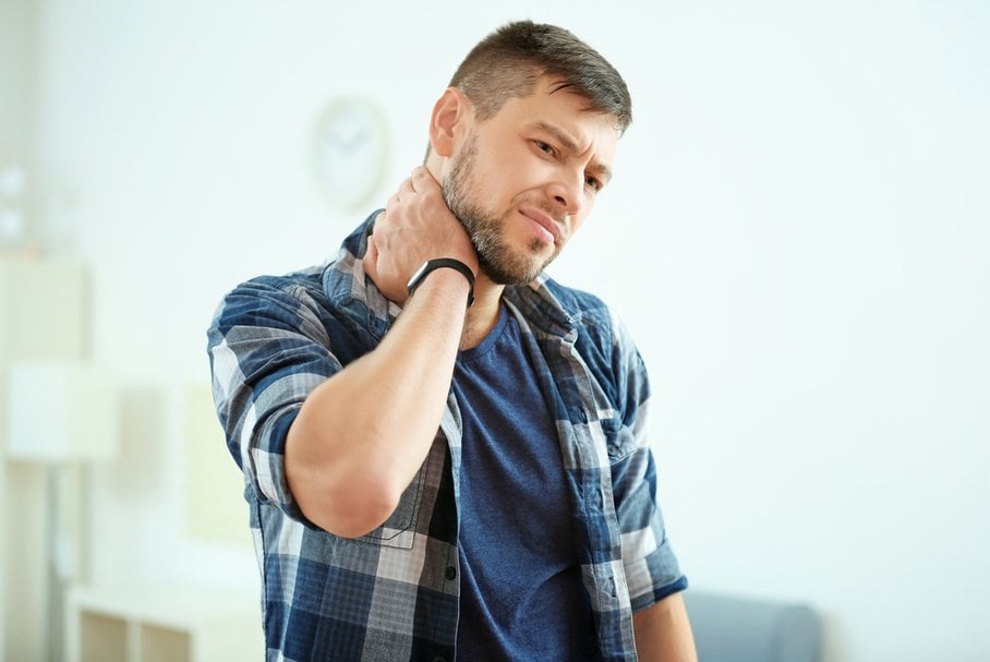 Guzek na szyi – co oznacza zgrubienie na szyi? Czy guzek szyi to rak?