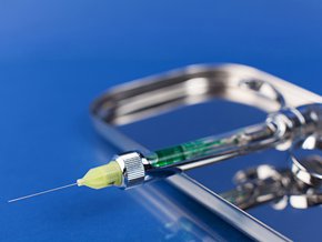 Znieczulenie nasiękowe – jaka jest technika i powikłania, ile kosztuje, czy boli i jak długo trzyma?