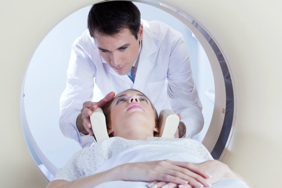 Tomografia komputerowa głowy – co wykrywa? Wskazania, przeciwwskazania, przebieg, ile trwa badanie?