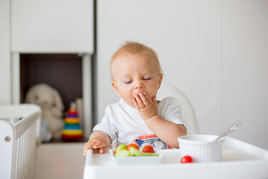 Metoda BLW – czyli niemowlę je samodzielnie. Co jest ważne w rozszerzaniu diety metodą BLW?