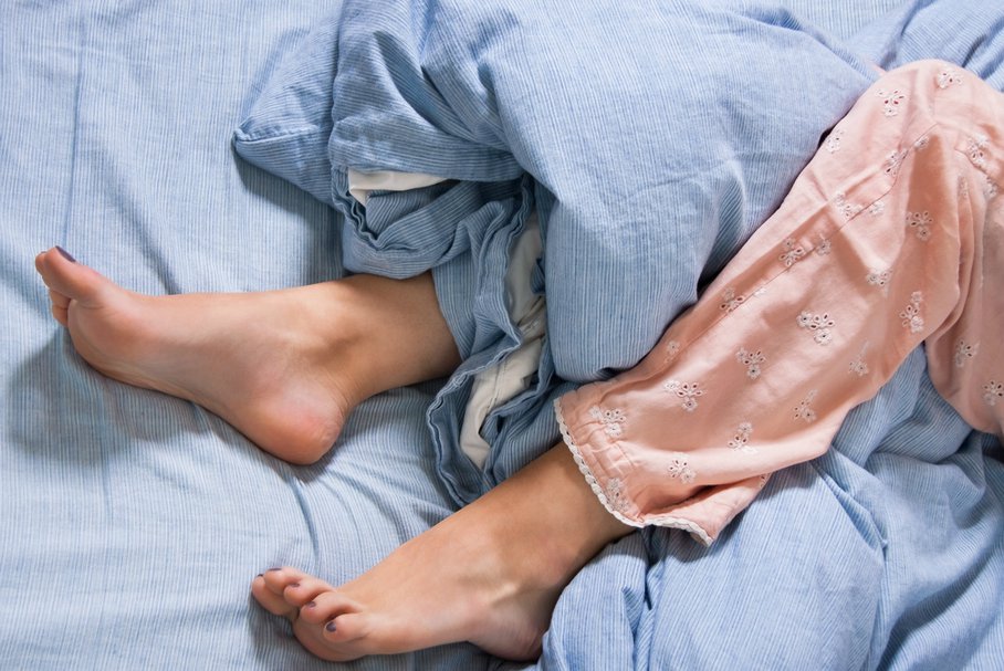 Okresowe ruchy kończyn podczas snu (PLMS) – poruszanie nogami w czasie snu