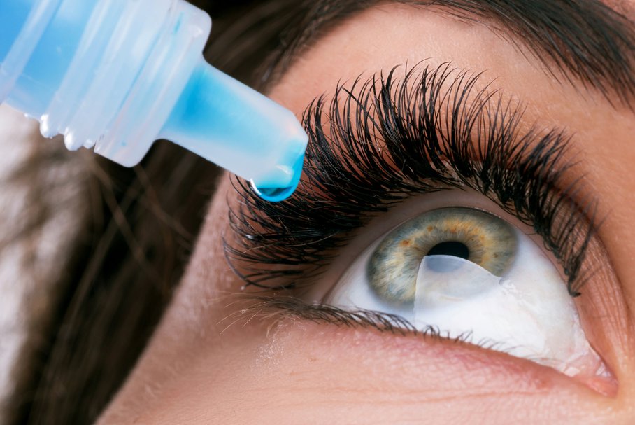 Swędzenie oczu – jakie są przyczyny i jak leczyć swędzące powieki i piekące oczy?