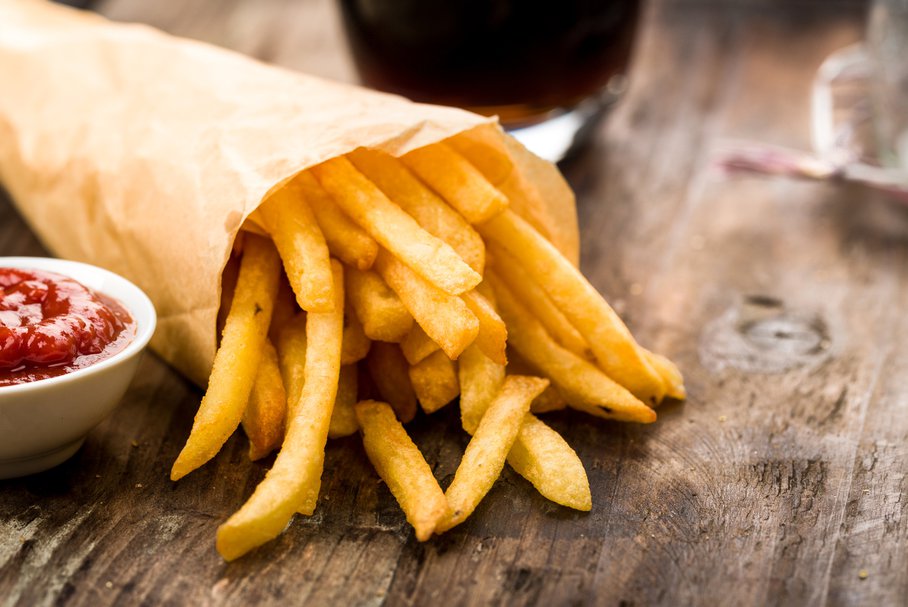 Jaki ślad w naszym organizmie pozostawia jedzenie fast-foodów?