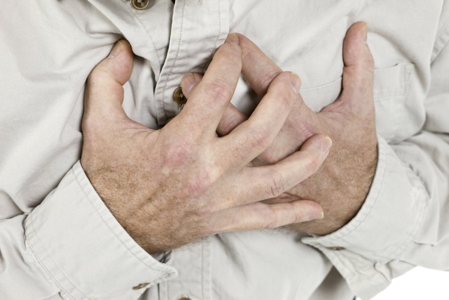 Ból w klatce piersiowej – jakie są przyczyny i co to znaczy, kiedy boli w klatce piersiowej?