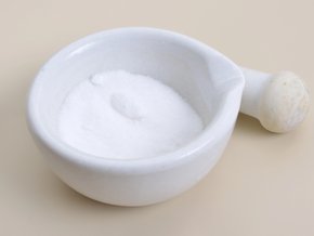 Boraks w porcelanowej misce
