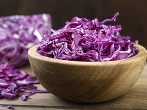 Lista produktów niskopurynowych. Co jeść przy dnie moczanowej?