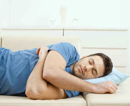 Pozycje do spania – jak wybrać najlepszą pozycję do spania?