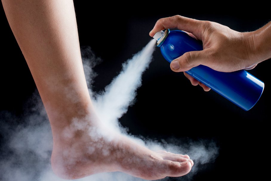Leki na grzybicę paznokci – lakier, sztyft, krem czy spray do stóp?