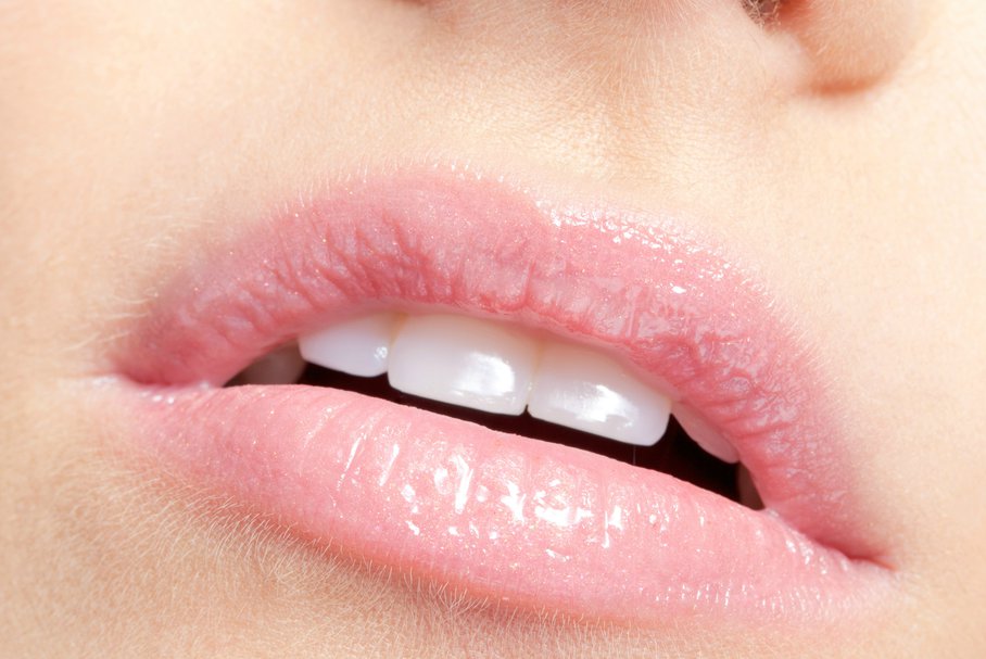 Pękające kąciki ust – przyczyny i leczenie zajadów