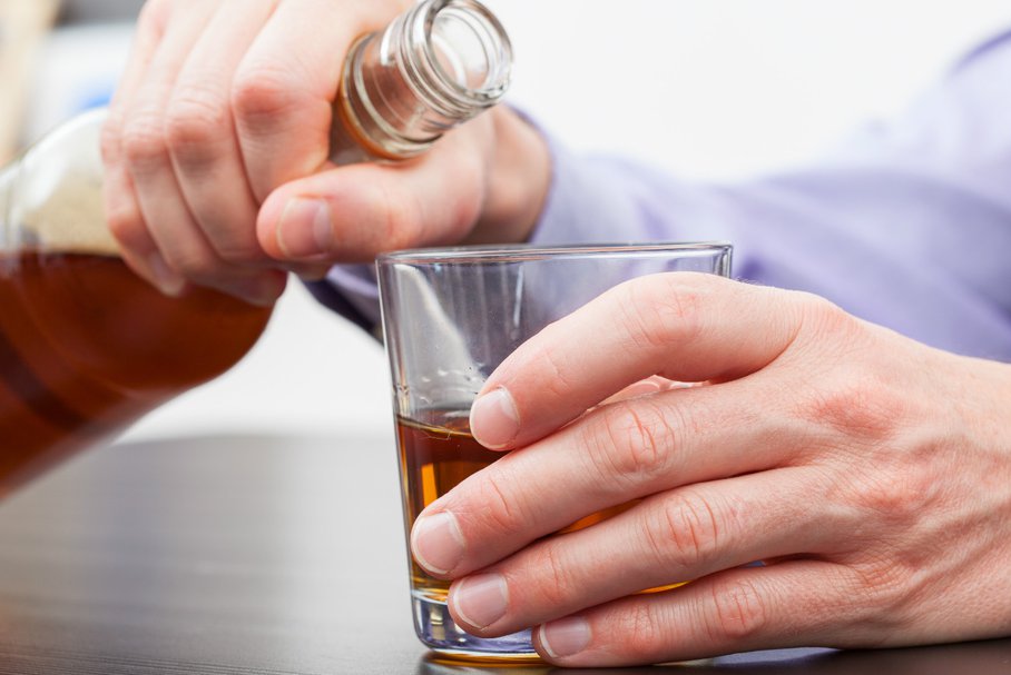 Wpływ alkoholu na psychikę – jak picie alkoholu oddziałuje na umysł człowieka?