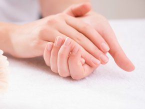 Opuchnięte palce u rąk – jakie są przyczyny puchnięcia dłoni i palców?