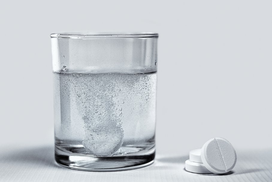 Sól emska w postaci tabletek musujących.