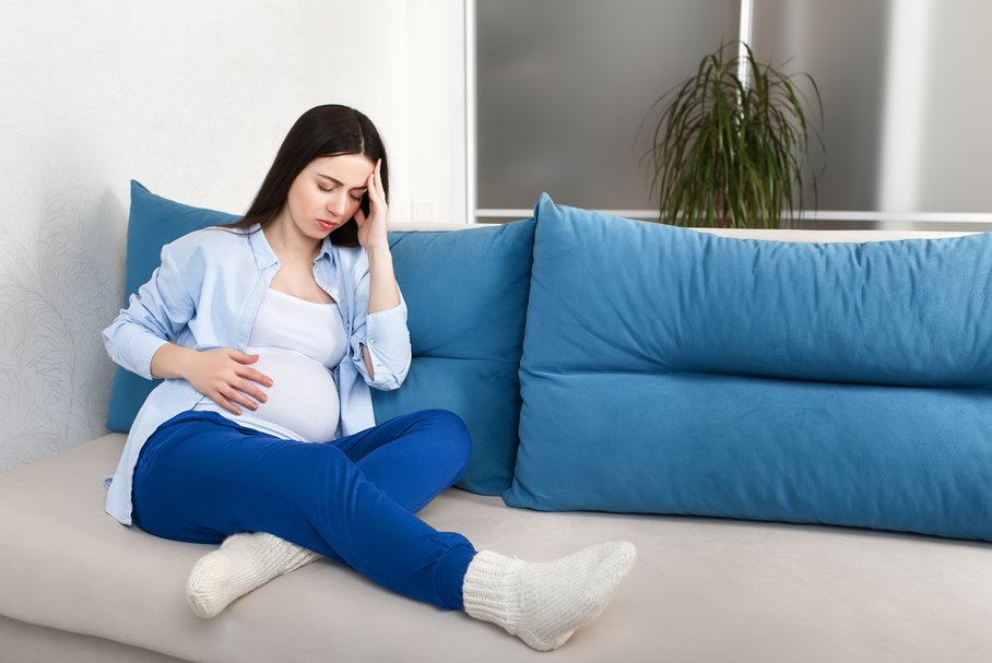 Ból żołądka w ciąży –  przyczyny, objawy i leczenie bólu brzucha w ciąży