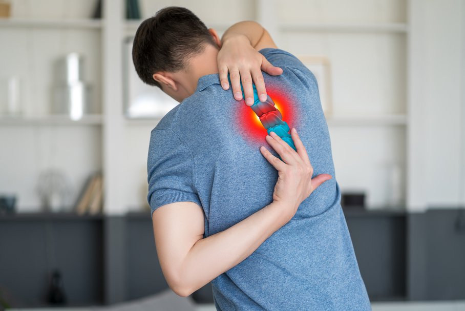 Ból pleców między łopatkami – przyczyny, badania, leczenie, domowe sposoby