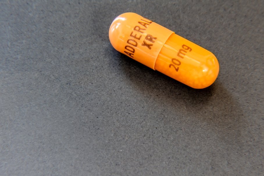 Adderall – zastosowanie, jak działa ten lek na ADHD, czy można go kupić w Polsce?