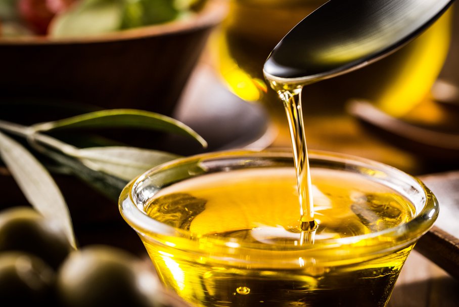 Na twarz, włosy i paznokcie –  jak działa oliwa z oliwek?