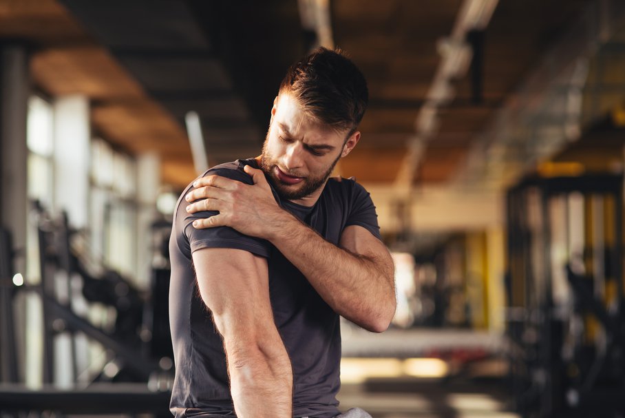 Promieniujący ból ramienia, osłabienie siły mięśni, parestezje – objawy TOS