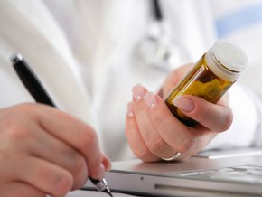 lekarz przepisujący haloperidol