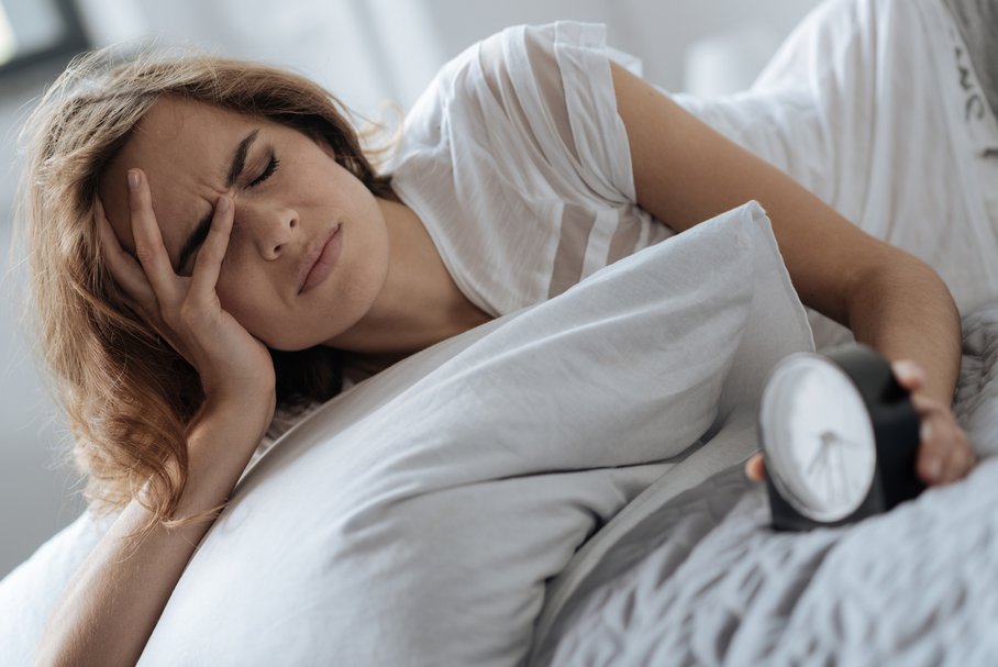 Poranne bóle głowy – co może być przyczyną bólu głowy rano?